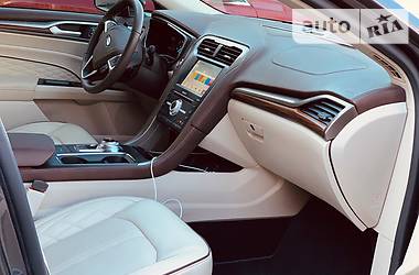 Седан Ford Fusion 2017 в 