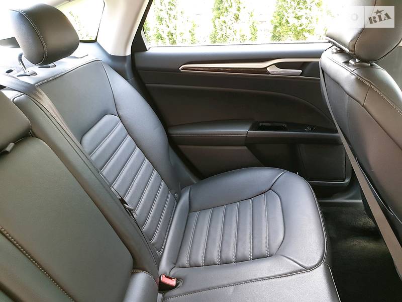 Седан Ford Fusion 2015 в 