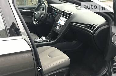 Седан Ford Fusion 2016 в 