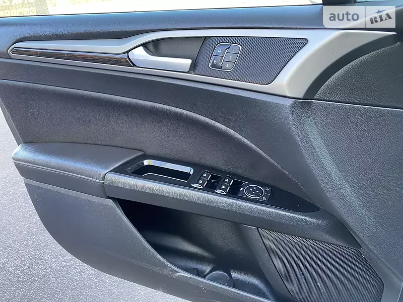 Седан Ford Fusion 2013 в 