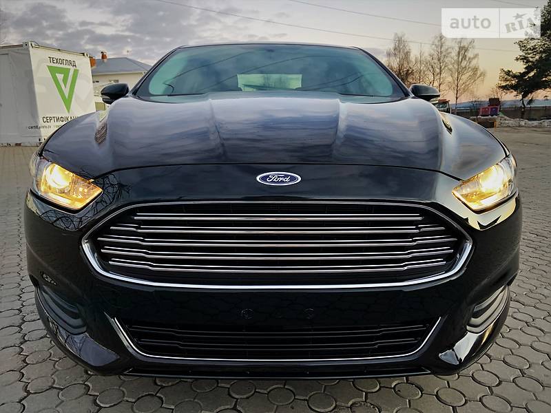 Седан Ford Fusion 2015 в Чернівцях