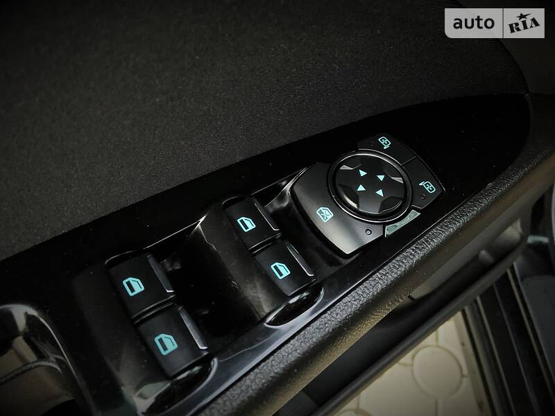 Седан Ford Fusion 2015 в Чернівцях
