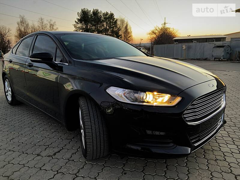 Седан Ford Fusion 2015 в Чернівцях