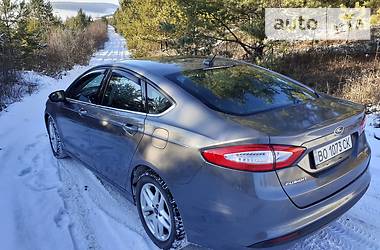 Седан Ford Fusion 2013 в 