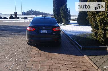 Седан Ford Fusion 2015 в 