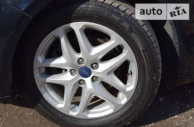 Седан Ford Fusion 2016 в 