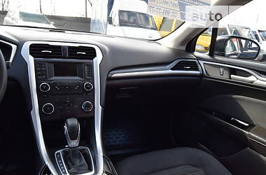 Седан Ford Fusion 2016 в 
