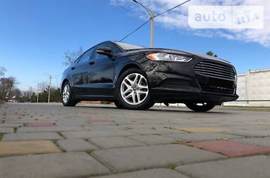 Седан Ford Fusion 2016 в 