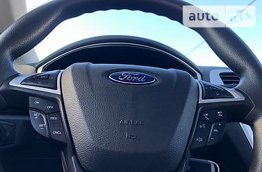 Седан Ford Fusion 2016 в 