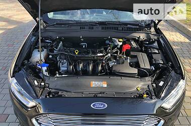 Седан Ford Fusion 2016 в 