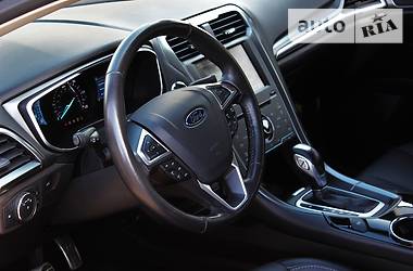 Седан Ford Fusion 2015 в 