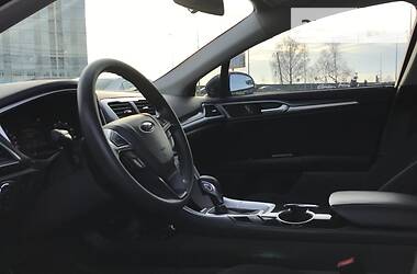 Седан Ford Fusion 2015 в 