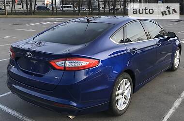 Седан Ford Fusion 2015 в 