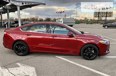 Седан Ford Fusion 2015 в 