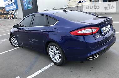 Седан Ford Fusion 2015 в 