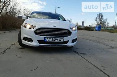 Седан Ford Fusion 2015 в 