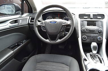 Седан Ford Fusion 2016 в 