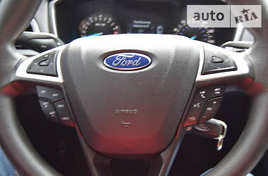 Седан Ford Fusion 2016 в 