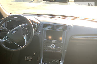 Седан Ford Fusion 2017 в 