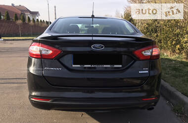 Седан Ford Fusion 2012 в 
