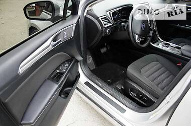 Седан Ford Fusion 2017 в 