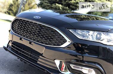 Седан Ford Fusion 2018 в 
