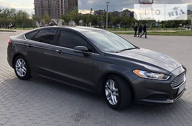 Седан Ford Fusion 2016 в 