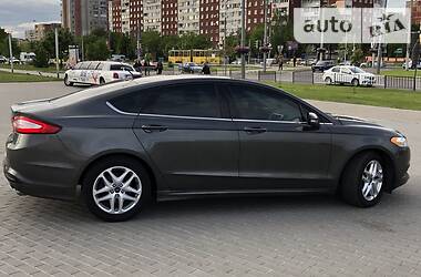 Седан Ford Fusion 2016 в 