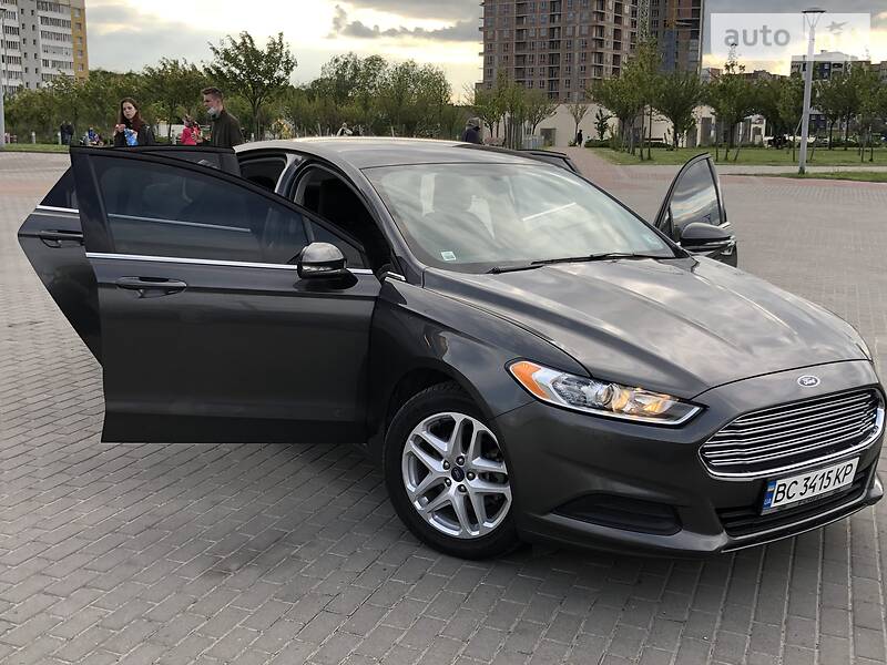 Седан Ford Fusion 2016 в Львові