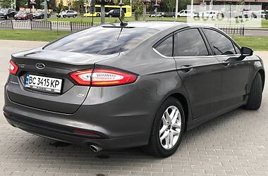 Седан Ford Fusion 2016 в 
