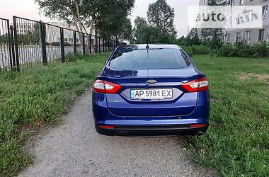 Седан Ford Fusion 2013 в 