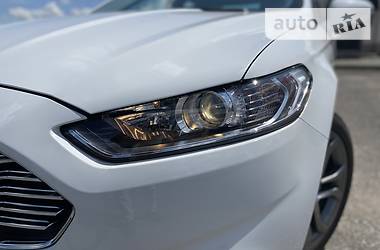 Седан Ford Fusion 2015 в 