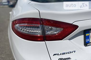 Седан Ford Fusion 2015 в 