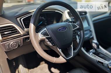 Седан Ford Fusion 2015 в 