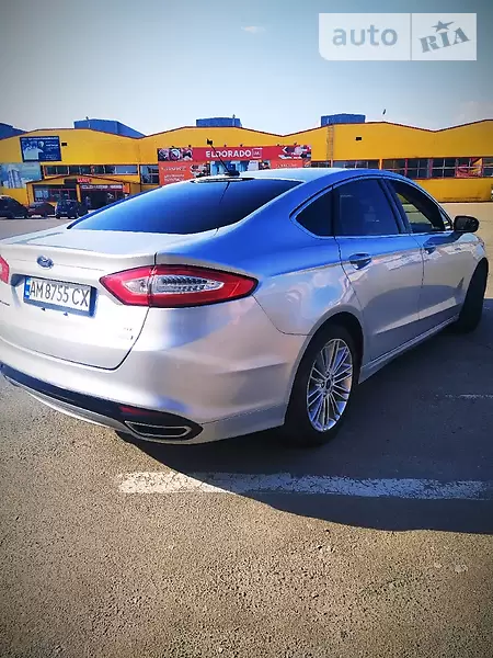 Седан Ford Fusion 2013 в 