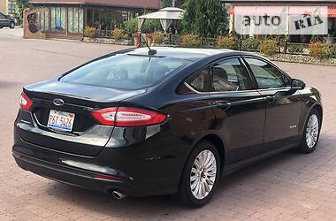 Седан Ford Fusion 2015 в 