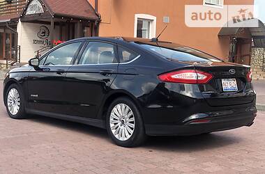 Седан Ford Fusion 2015 в 
