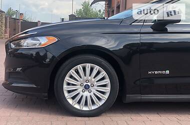 Седан Ford Fusion 2015 в 