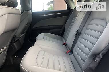 Седан Ford Fusion 2015 в 