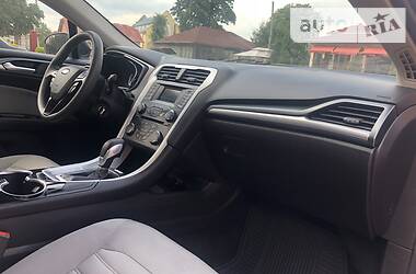 Седан Ford Fusion 2015 в 