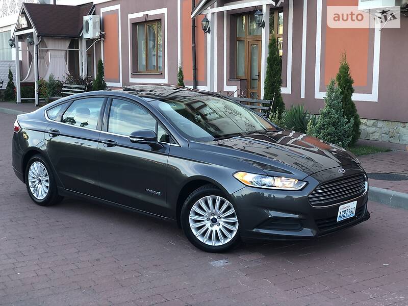 Седан Ford Fusion 2015 в Стрию