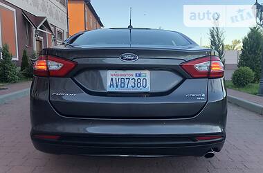 Седан Ford Fusion 2015 в Стрию