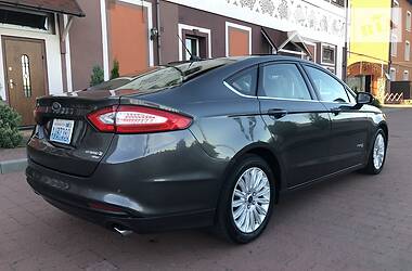 Седан Ford Fusion 2015 в Стрию
