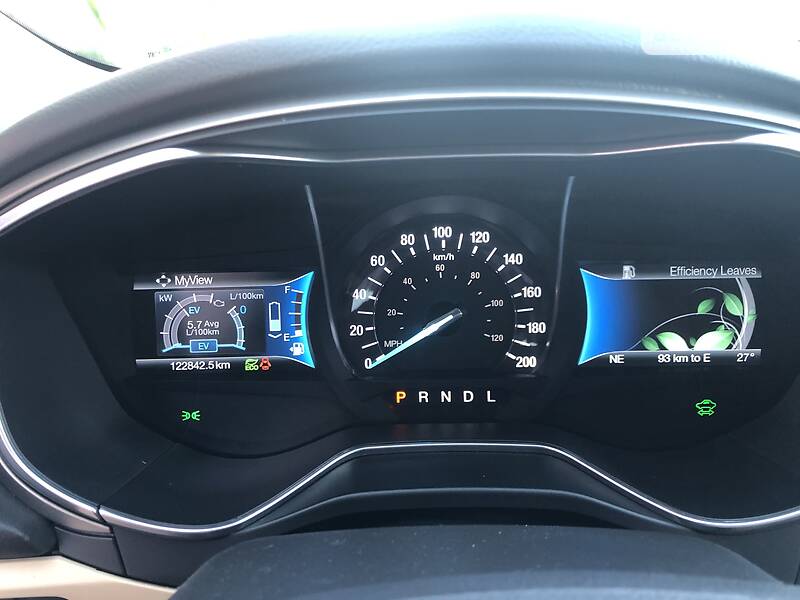Седан Ford Fusion 2015 в Стрию