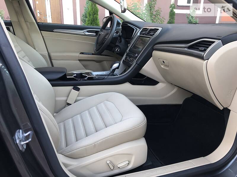 Седан Ford Fusion 2015 в Стрию