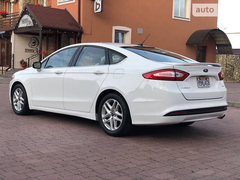 Седан Ford Fusion 2013 в Стрию