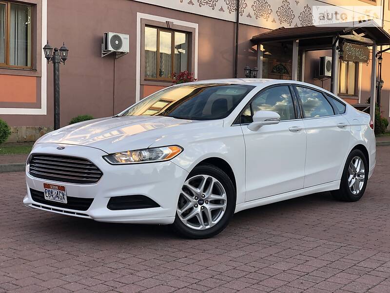 Седан Ford Fusion 2013 в Стрию