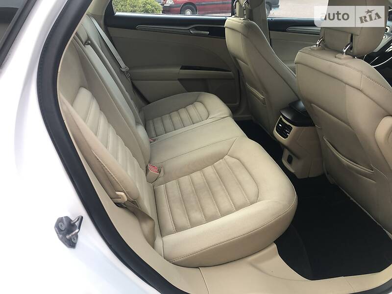 Седан Ford Fusion 2013 в Стрию