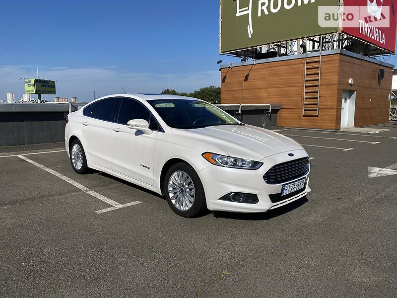 Седан Ford Fusion 2013 в 