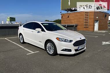 Седан Ford Fusion 2013 в 